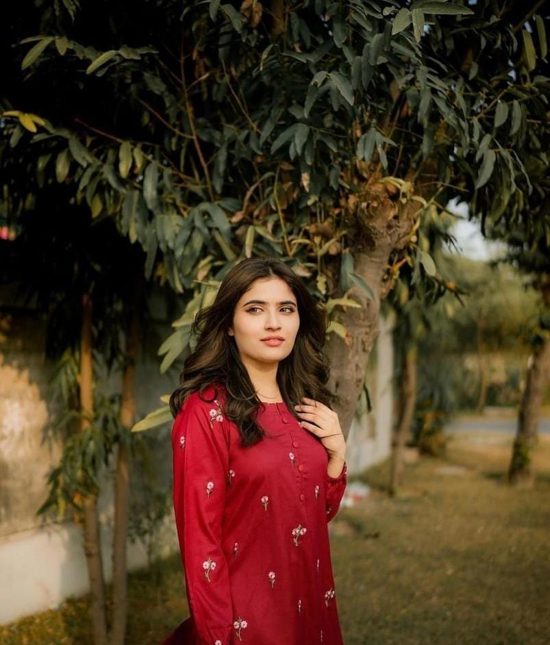 Women's Petal Embroidered Linen Suit 2pcs